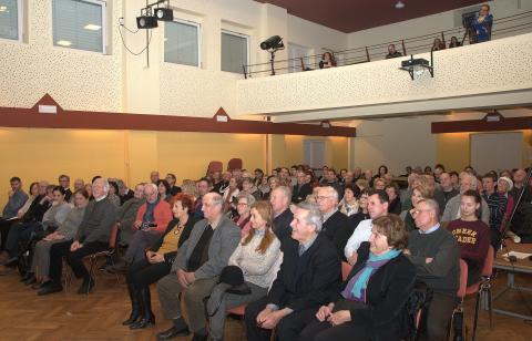 Prijatelji, ki so praznovali z Mavrico, so napolnili radomeljsko dvorano.